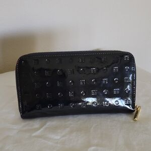 Arcadia Black Wallet with Gold Zipper